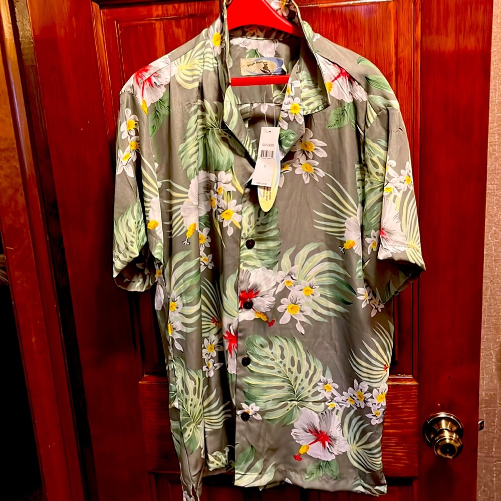 High Surf Hawaiian Shirt. Mens Size Large. Never Worn. NWT